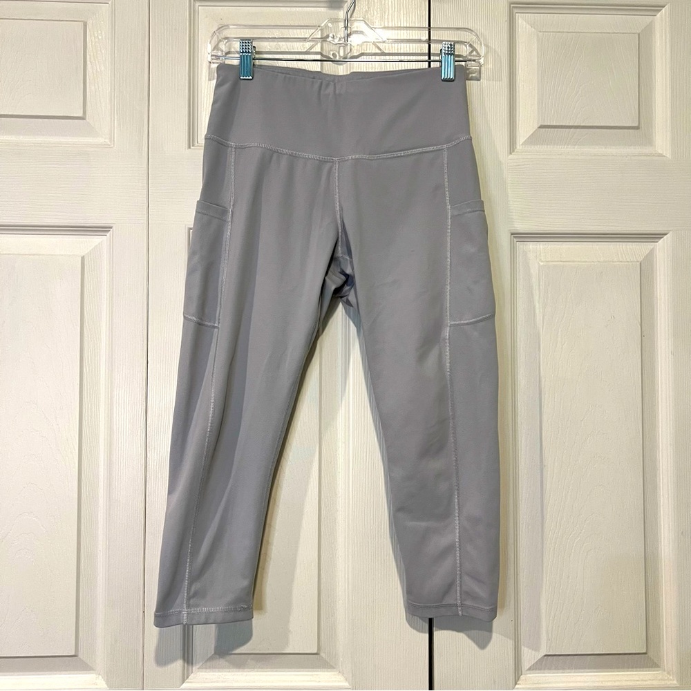 🩷 IUGA Gray Cropped Leggings with Side Pockets / Size Medium
